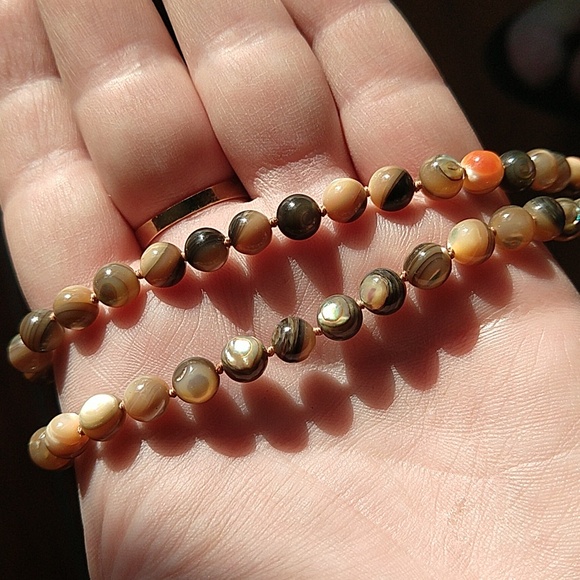 Gorgeous mop abalone bead necklace 14k solid gold clasp vintage hand knotted